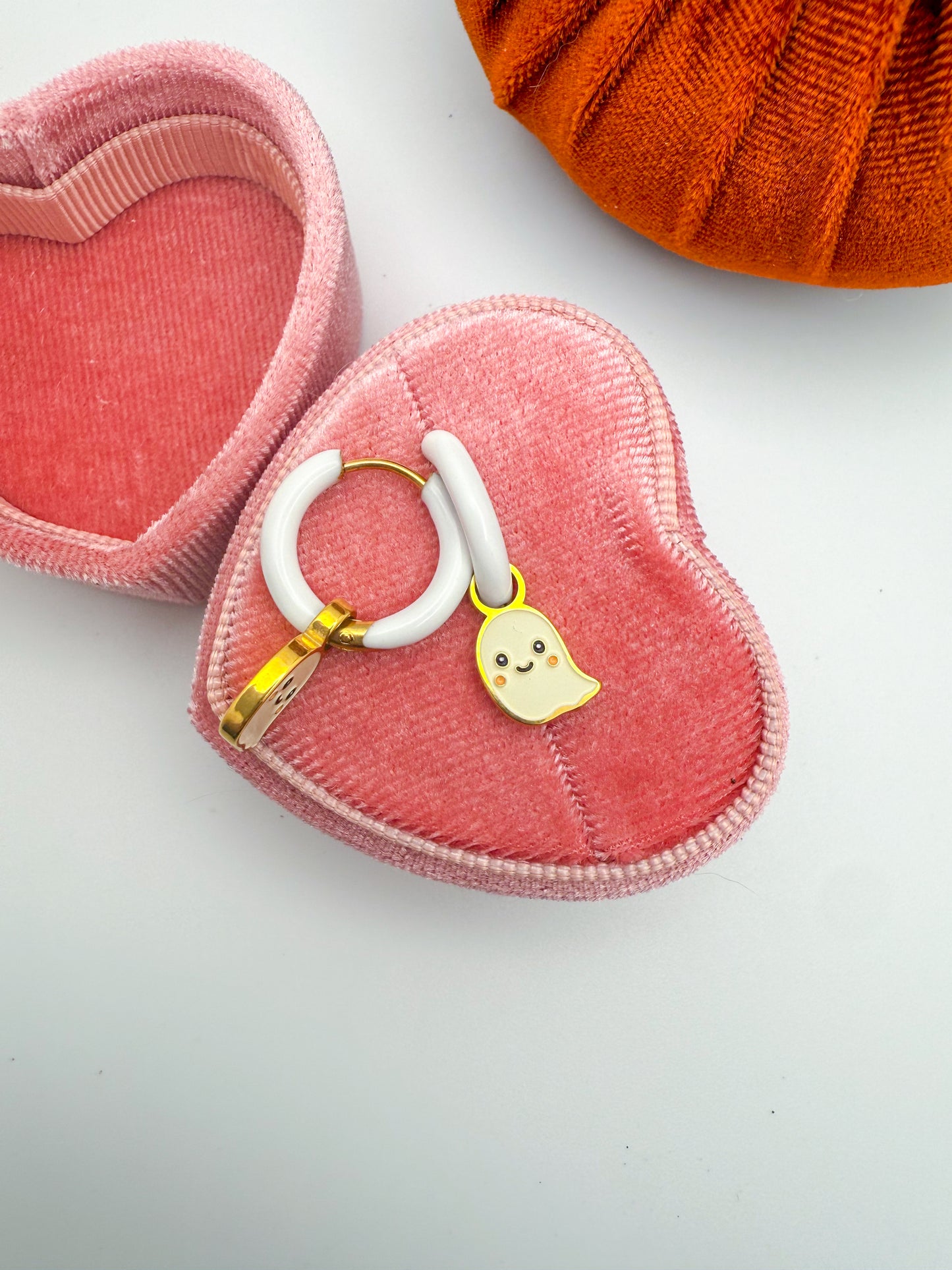 Ghost Huggie Charm Set